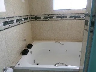 Imagem Imperdível Sobrado à Venda em Santo André-SP, Jardim Las Vegas: 3 quartos, 1 suíte, 4 banheiros, 8 vagas de garagem, 220m².
