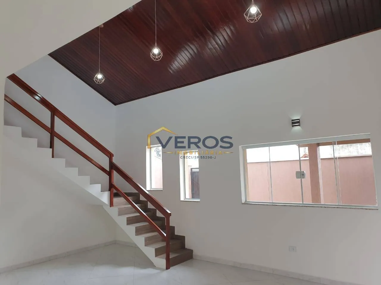 Imagem Sobrado Recém-Reformado com 5 quartos à Venda no Indaiá