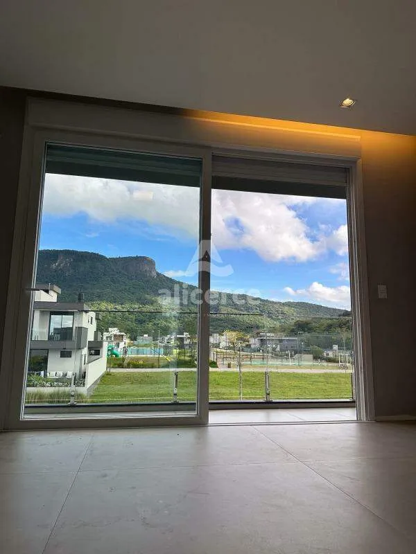 Imagem Casa à venda com 3 quartos 3 suítes, 241m² em Pedra Branca Palhoça