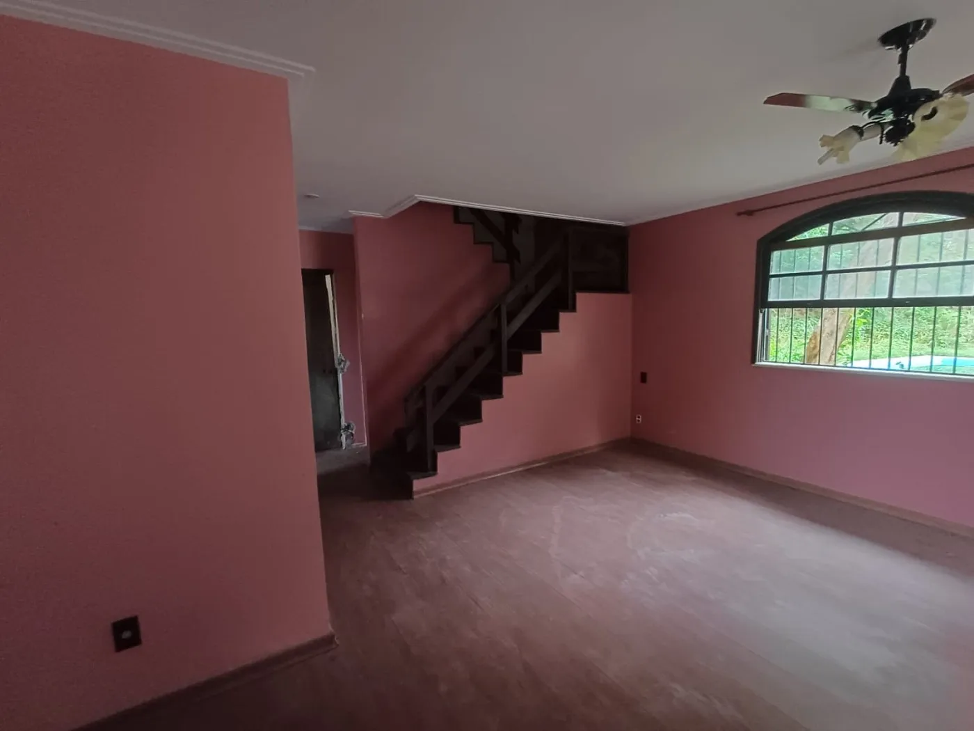 Imagem Ótima casa duplex espaçosa com 5 quartos e área de lazer!