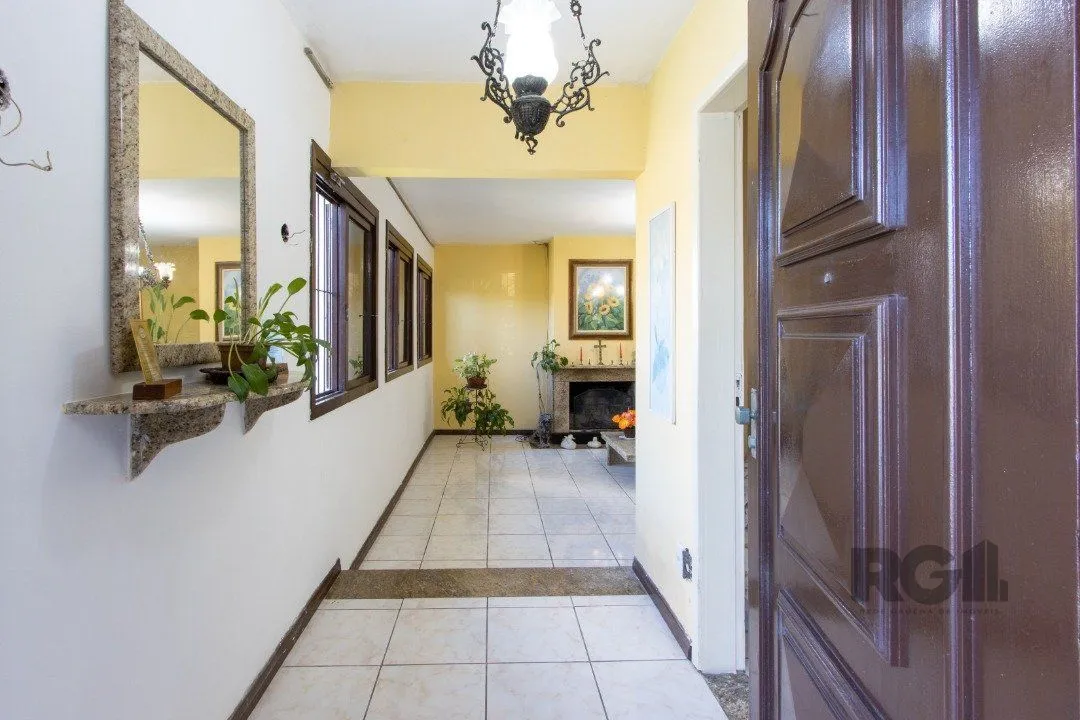 Imagem Sobrado para Venda - 170m², 3 dormitórios, sendo 1 suites, 2 vagas - Serraria