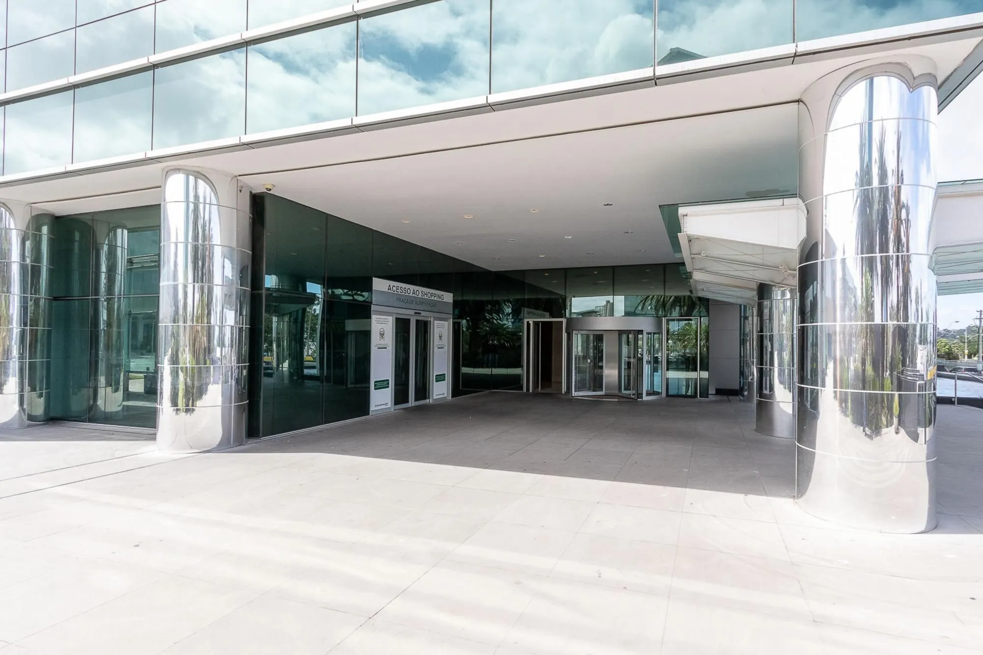 Imagem Sala Comercial no Ed. Cristal Tower junto ao Barra Shopping no Bairro Cristal