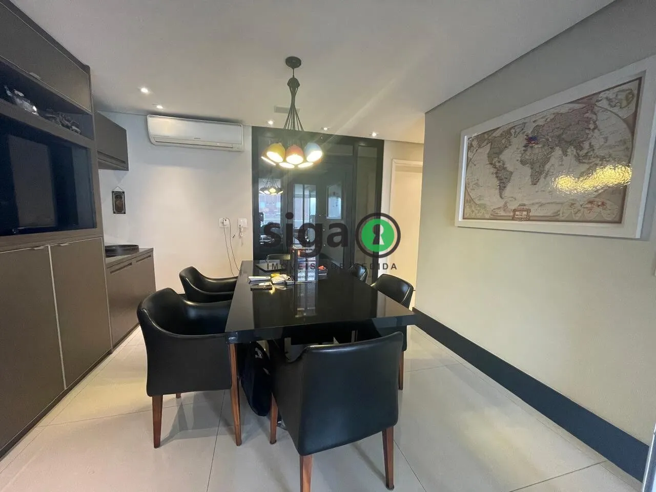 Imagem 370m² de Sofisticação com 4 Suítes, 5 Vagas e Vista Privilegiada no Campo Belo.