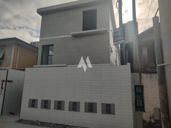 Imagem Villagio Triplex no Macuco com 2 suítes e vaga privativa
