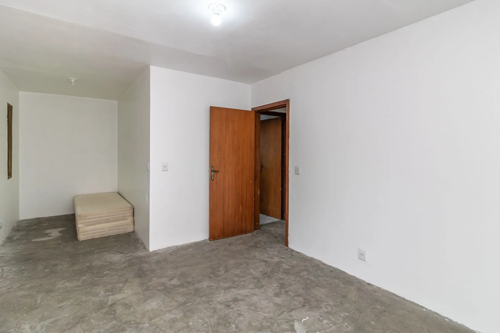 Imagem Casa no bairro Sarandi com 4 dormitórios e 4 vagas