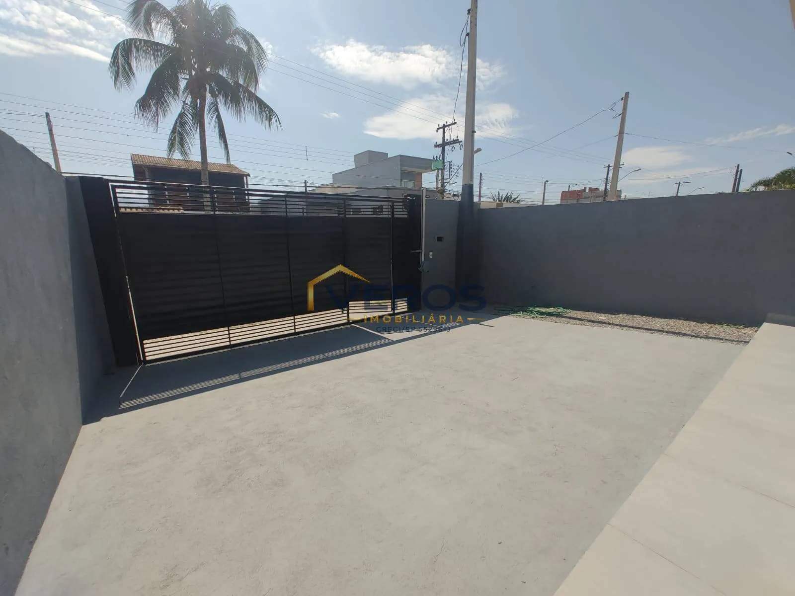 Imagem Casa nova com churrasqueira para venda no Balneário dos Golfinhos Caraguá