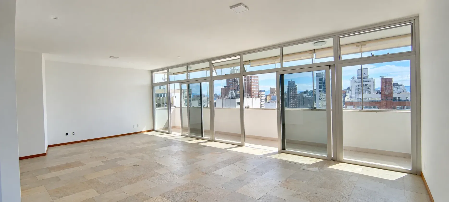 Imagem Apartamento com 4 Quartos à Venda, 215 m² em Centro - Florianópolis