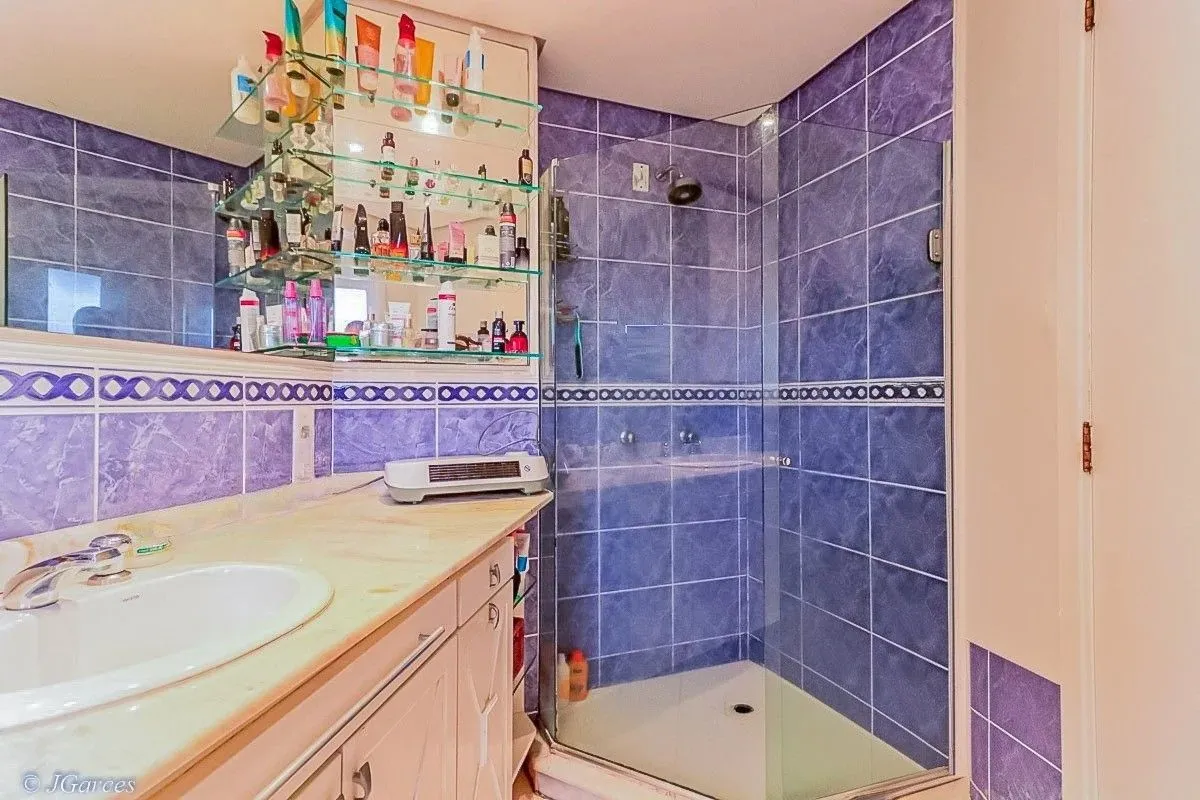 Imagem Casa em Condomínio à venda com 286m², 3 dormitórios, 1 suíte, 3 vagas, no bairro Jardim Isabel em Porto Alegre