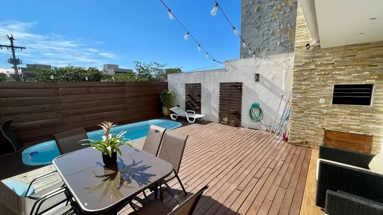 Imagem Casa Mobiliada com pátio e piscina