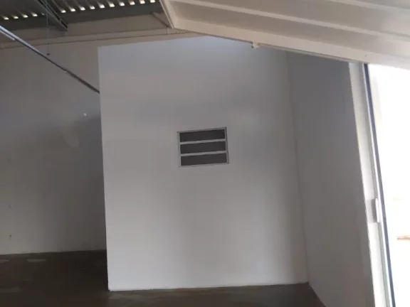 Imagem Salão Comercial à Venda em Sertãozinho-SP, Próximo ao Supermercado Amarelinho 2 Salas, 4 Banheiros, 8 Vagas de Garagem 320m²