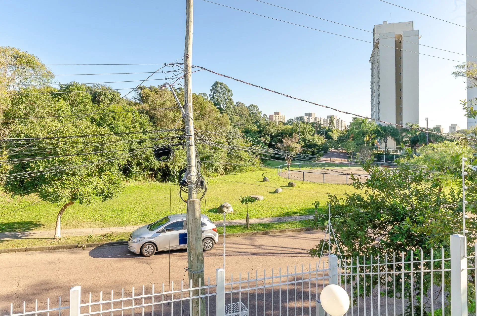 Imagem Casa Residencial de 4 Quartos à Venda em Porto Alegre, RS
