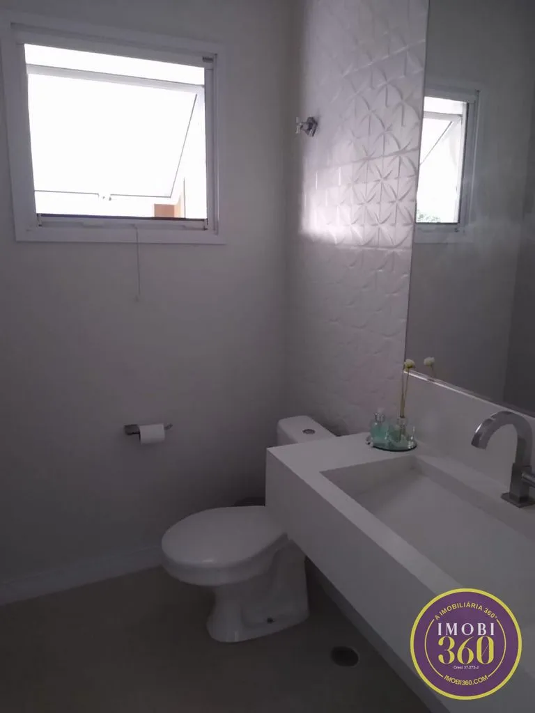 Imagem Linda casa de alto padrão em condomínio de chácara
