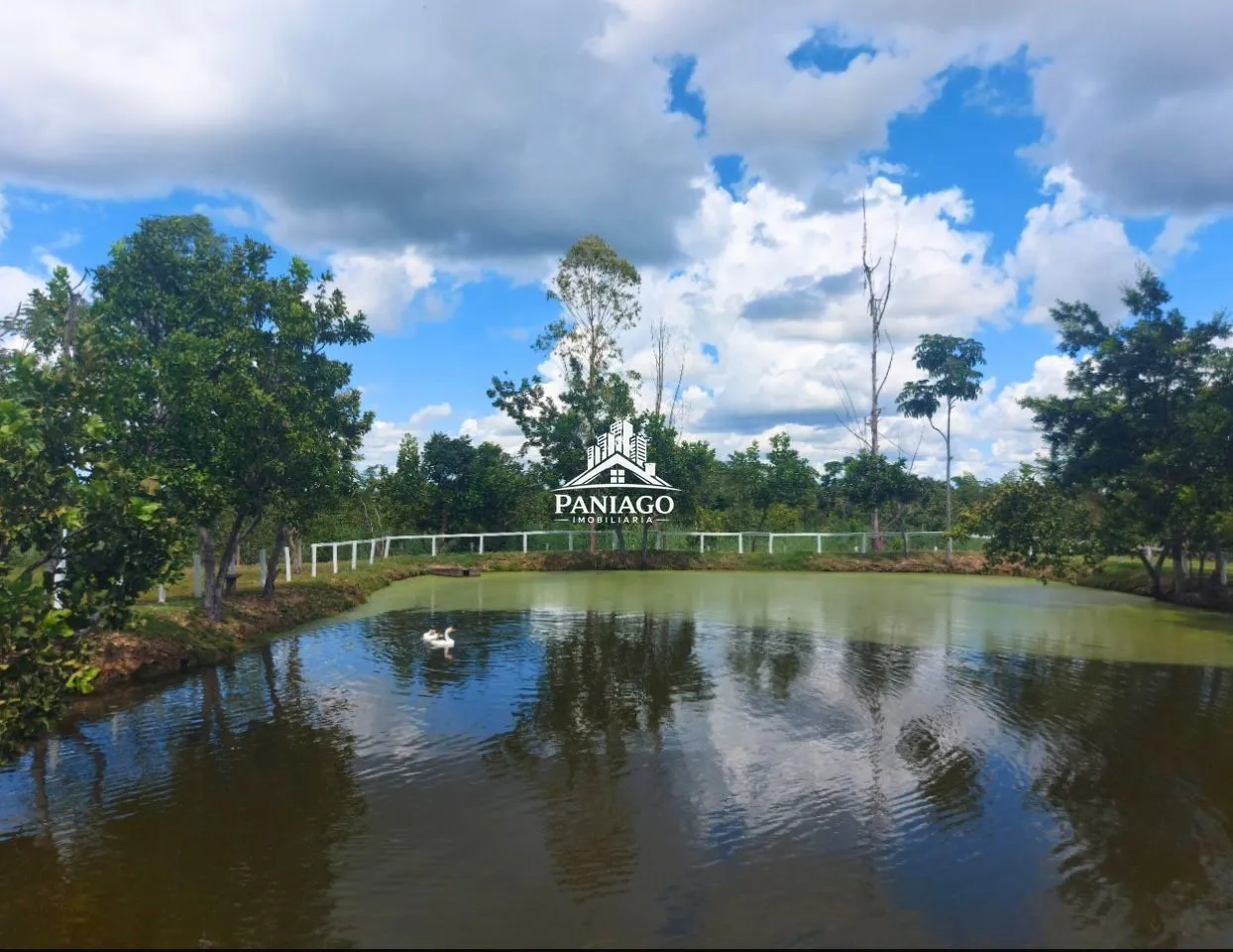 Imagem Chácara Porteira Fechada à Venda Próximo à Cuiabá com Piscina, Rio e Campo Socie