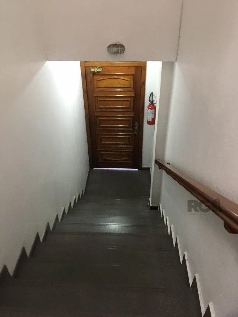 Imagem Prédio comercial com 02 lojas e 06 salas no bairro Jardim Itu, Porto Alegre/RS