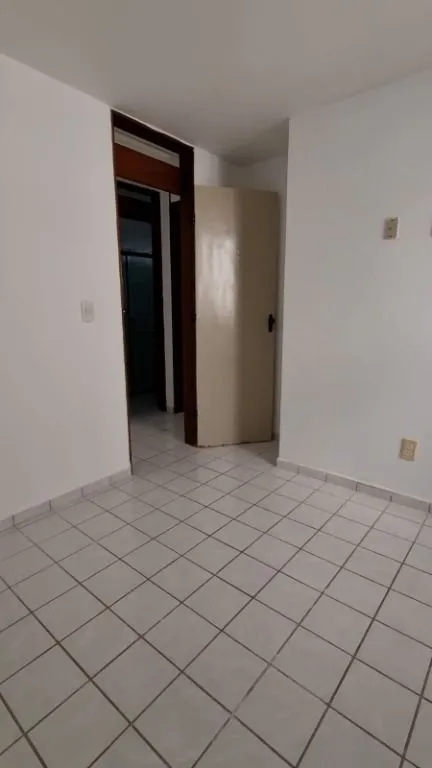 Imagem Apartamento em Intermares a 50m da praia, com 2 quartos (1 suíte), varanda ampla, ventilado e vaga de garagem. Excelente para morar ou investir.