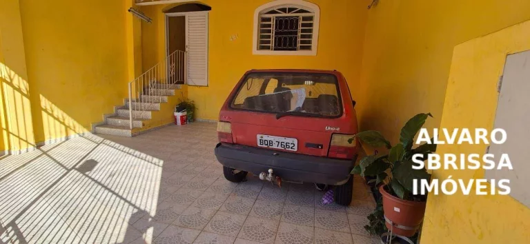 Imagem Casa em bairro com ótima localização e quintal amplo