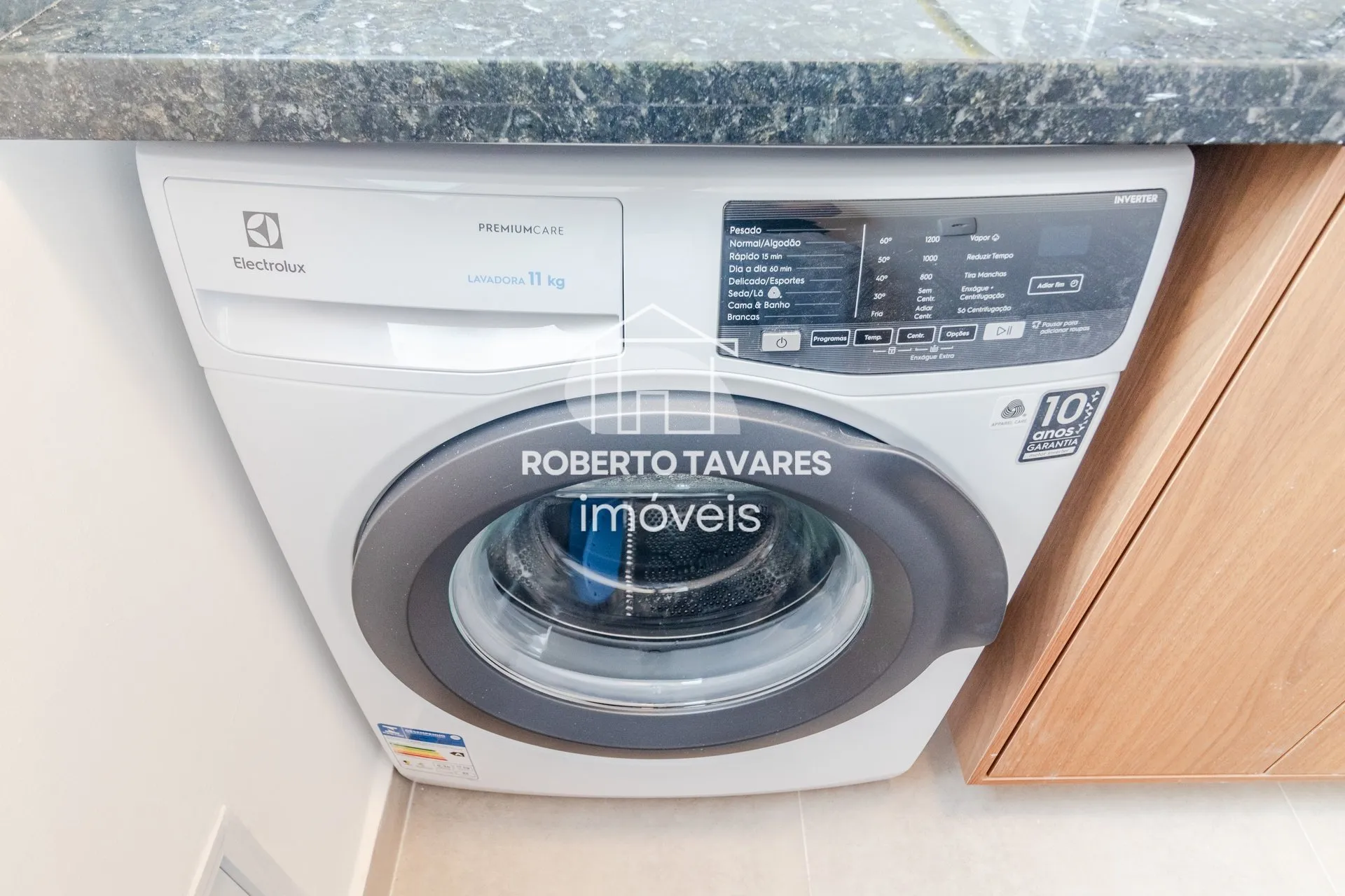 Imagem Apartamento totalmente mobiliado - O imóvel conta com 2 quartos, sendo 1 suíte, além de uma vaga de garagem.