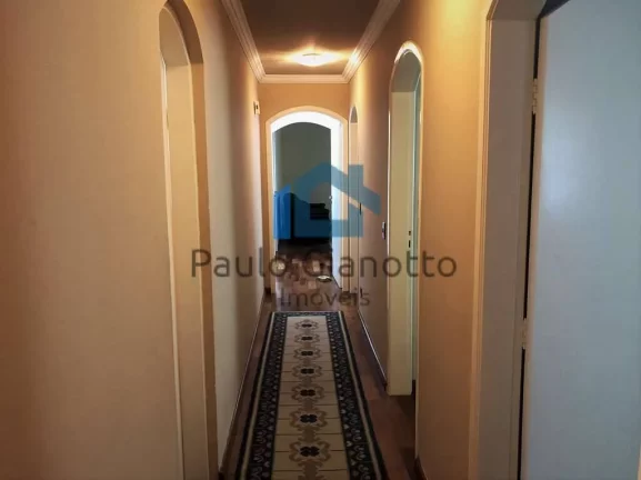 Imagem Casa à venda com ótima localização na Granja Viana