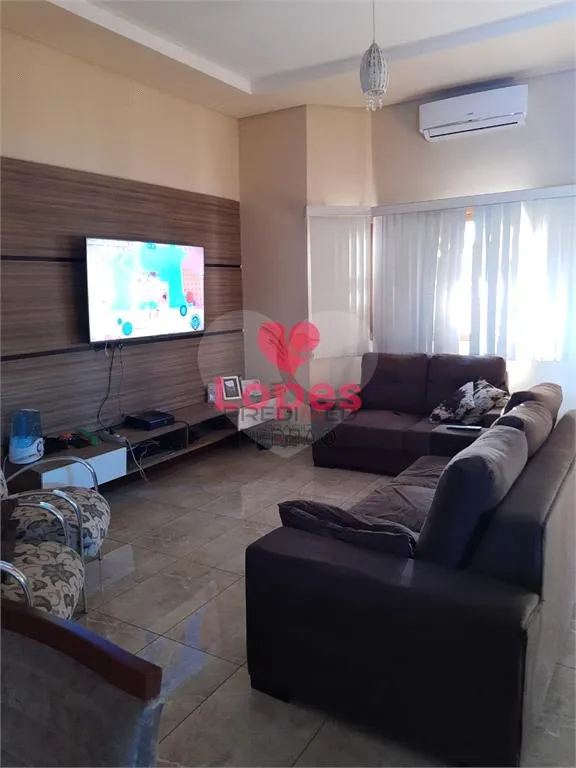 Imagem Casa de 3 quartos, 223m² no bairro Vila Antonieta I, em Lençóis Paulista