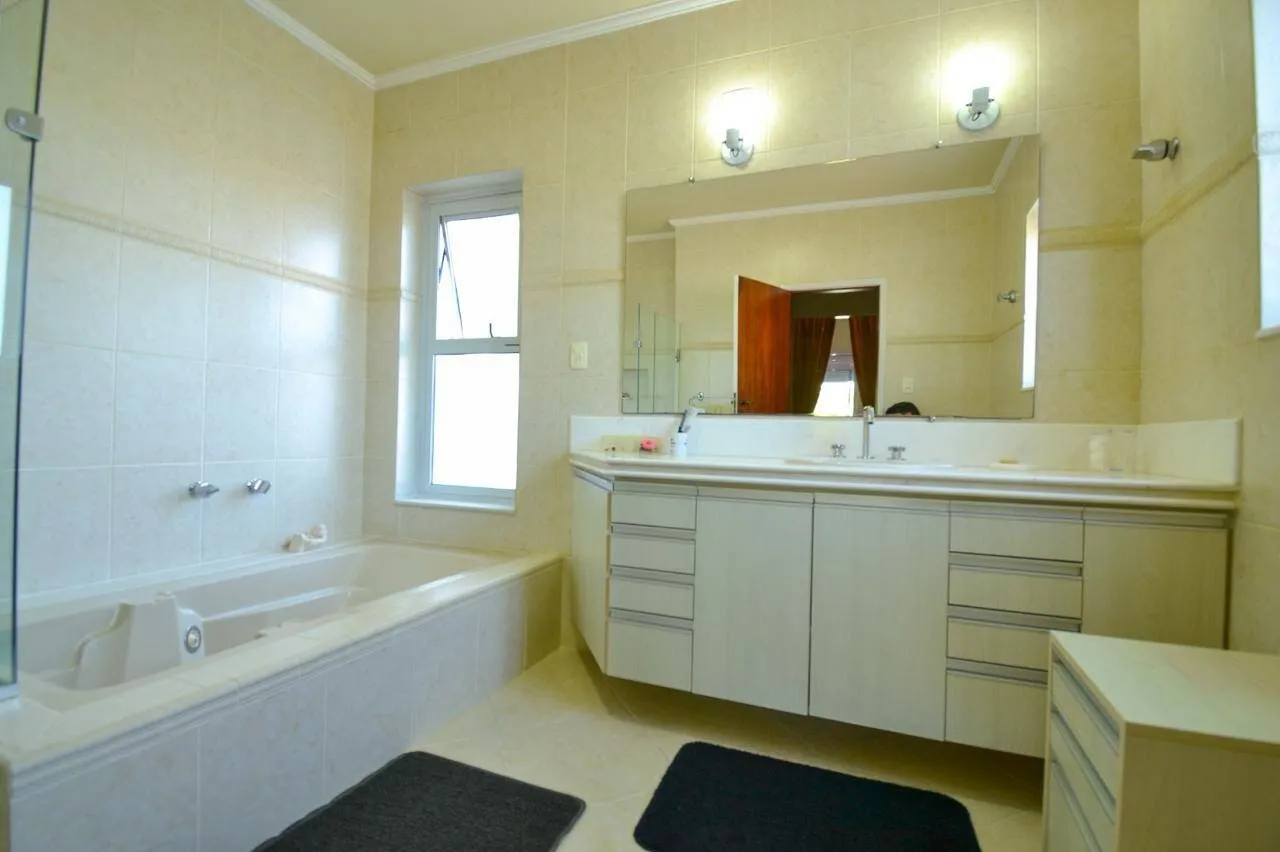 Imagem Luxuosa Casa com 4 Suítes à Venda em Alphaville - Santana de Parnaíba/SP