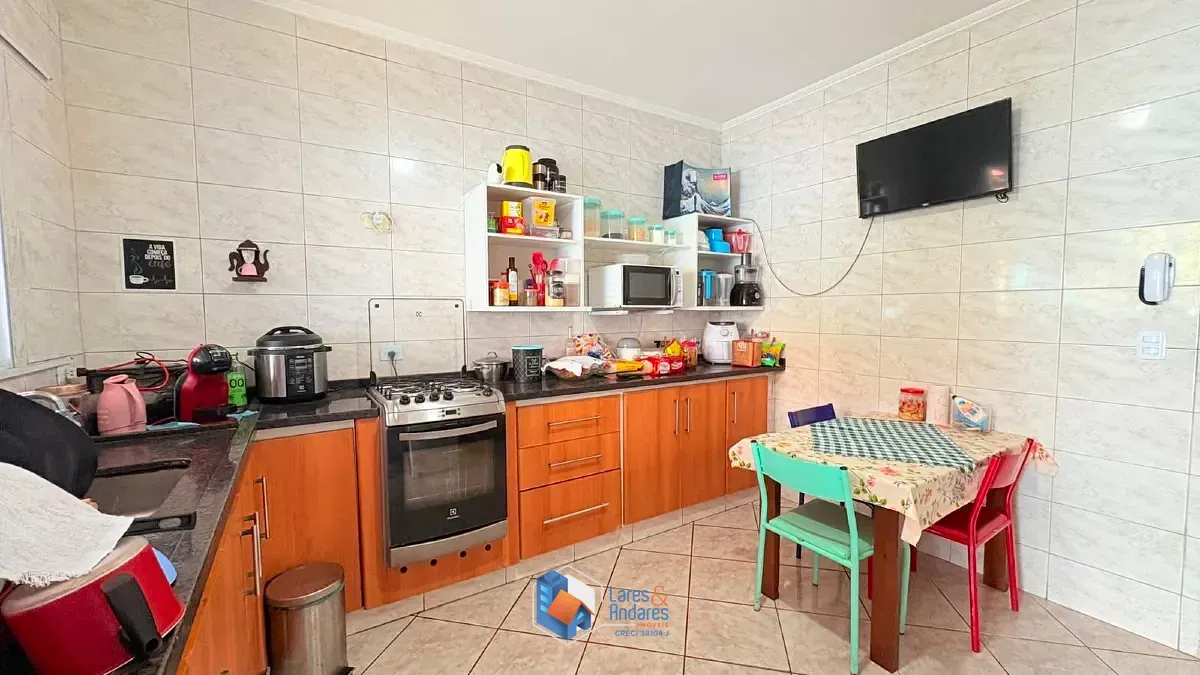Imagem Sobrado para venda em Parque Maria Domitila com 3 quartos, sendo 1 suíte, 200m²