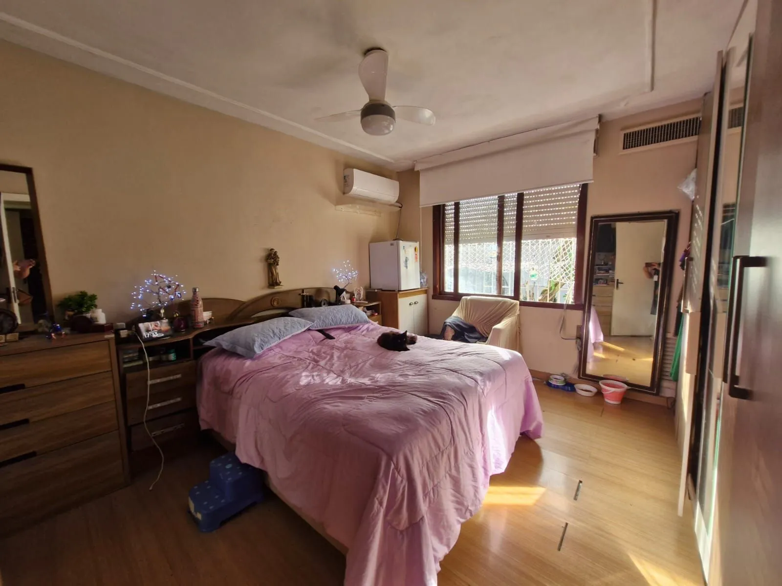 Imagem Casa com 3 dormitórios e edícula nos fundos no bairro Nonoai.