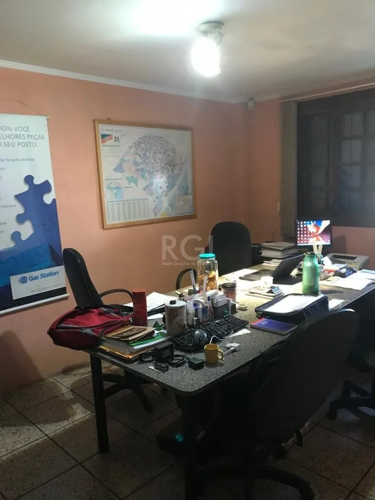 Imagem Casa para Venda - 270m², 4 dormitórios, sendo 1 suites, 5 vagas - Partenon