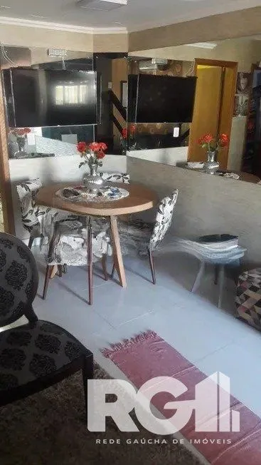 Imagem Casa residencial com 3 dormitórios 90m² privativos, e 2 vagas à venda no bairro Parque Santa Fé em Porto Alegre