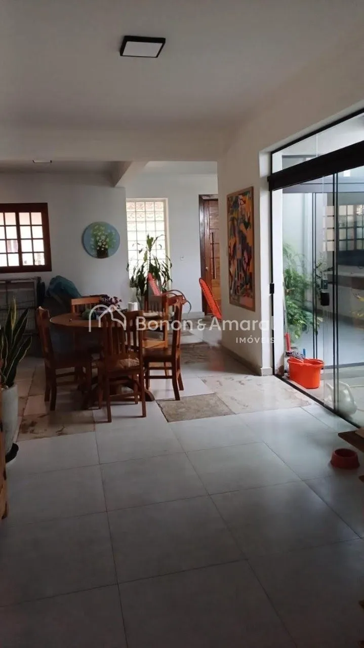 Imagem Casa com 4 Quartos e 6 banheiros à Venda, 240 m² por R$ 960.000
