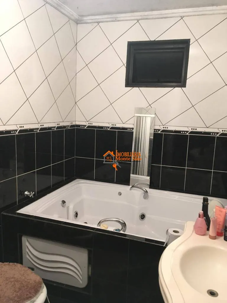 Imagem Sobrado com 5 dormitórios à venda, 126 m² por R$ 750.000,00 - Parque Flamengo - Guarulhos/SP