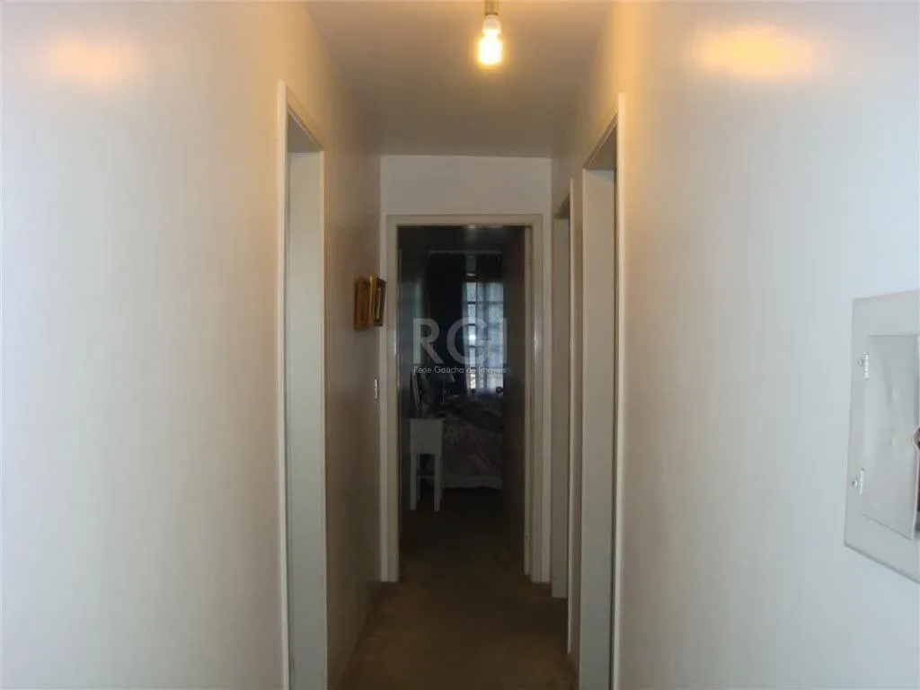 Imagem Casa para Venda - 240m², 4 dormitórios, sendo 1 suites, 4 vagas - Nonoai