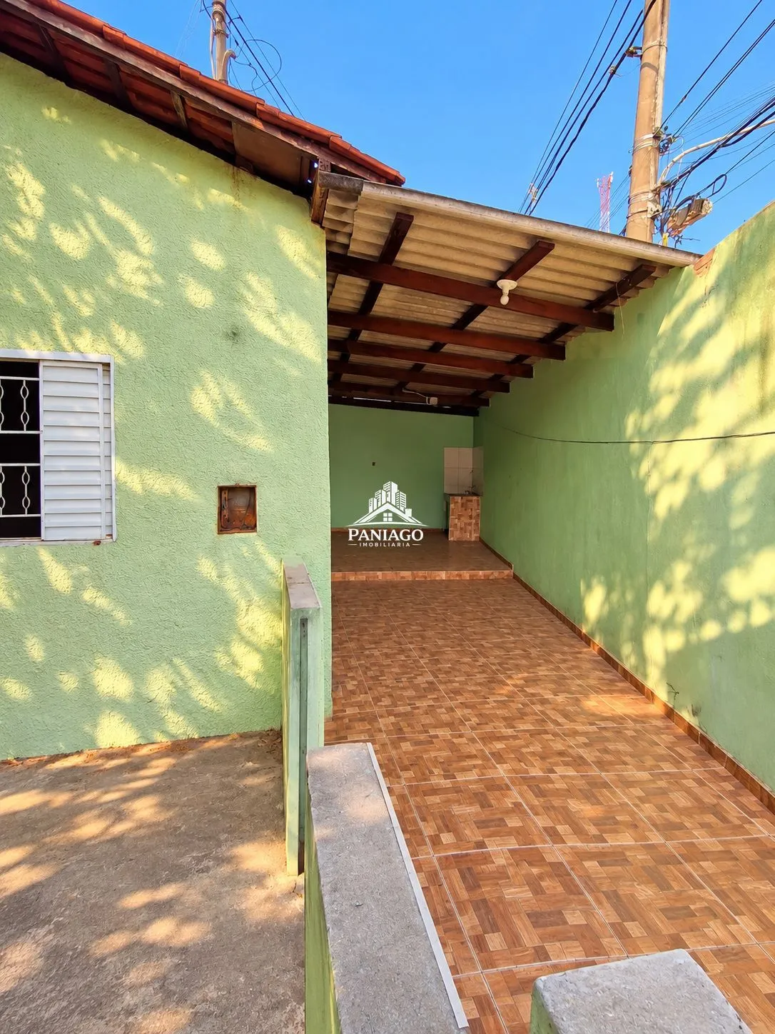 Imagem Casa Quintal, Espaço Externo, Localizada no Bairro Areão, Próxima à Região Centr