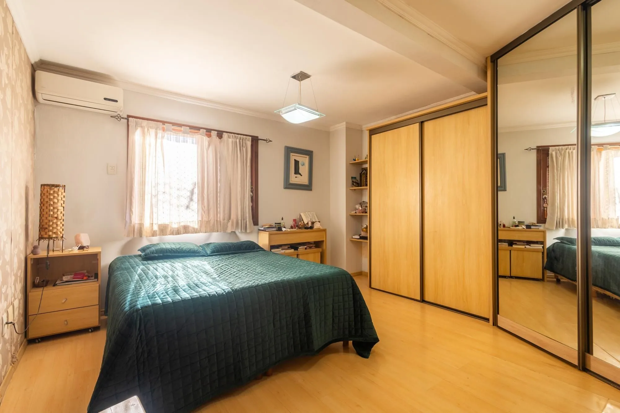 Imagem Excelente casa com 214m² privativos na Rua Dona Paulina - Bairro Tristeza!
