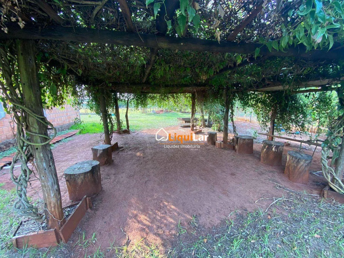 Imagem Chácara com 2 Hectares, Córrego e Dois Tanques de Peixe em Campo Grande/MS