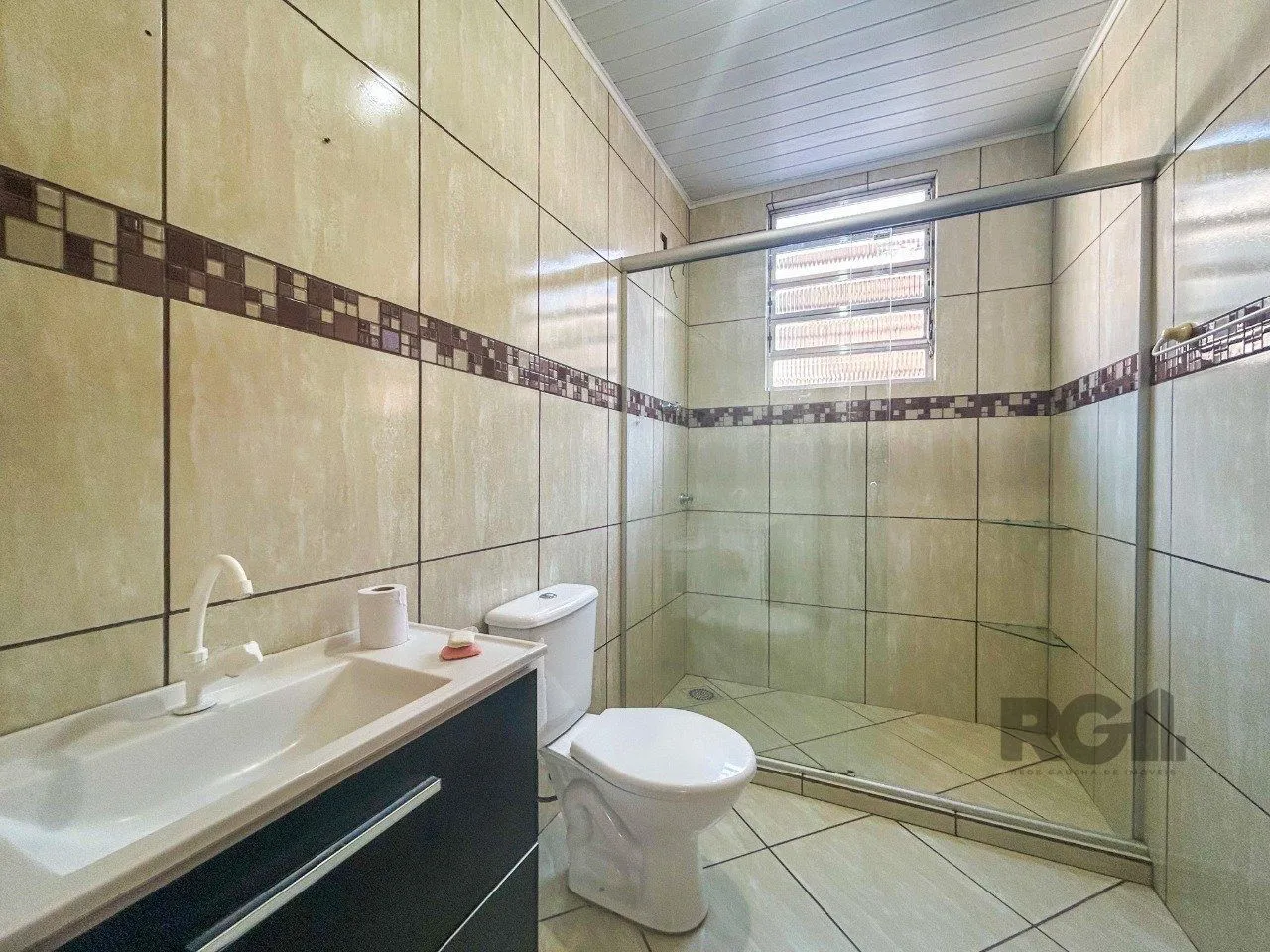 Imagem Casa 03 quartos, peças amplas, 03 dormitórios, salão de festas -3 vagas - Cavalhada