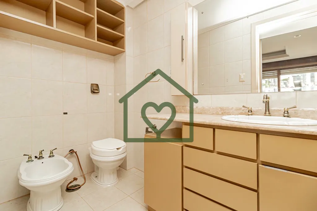 Imagem Na Av. Alegrete, n. 126, no bairro Petrópolis, Apartamento de 03 dormitórios, semi mobiliado com 0...