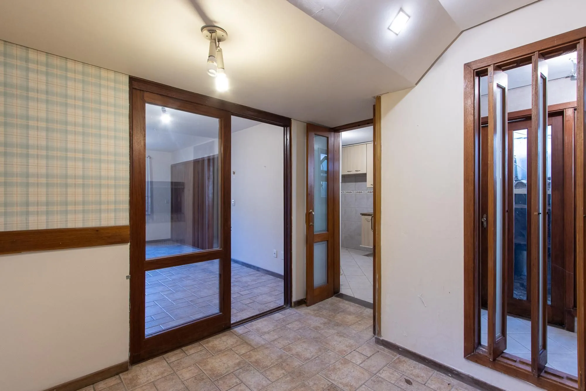 Imagem Casa 3 dormitórios, 1 suíte, 2 vagas - Bairro Camaquã