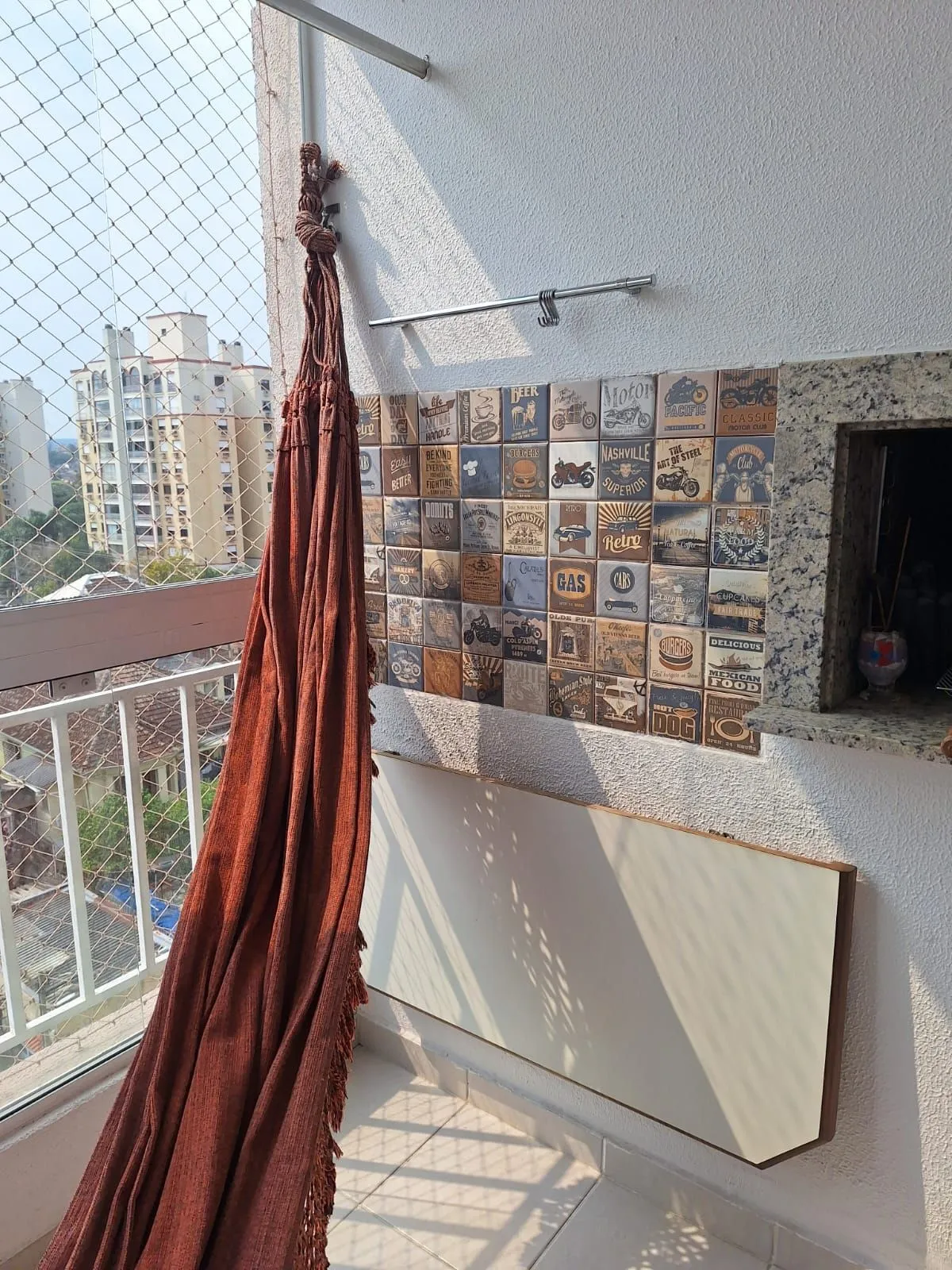 Imagem Apartamento de três quartos, suíte e uma vaga de garagem em condomínio com infra