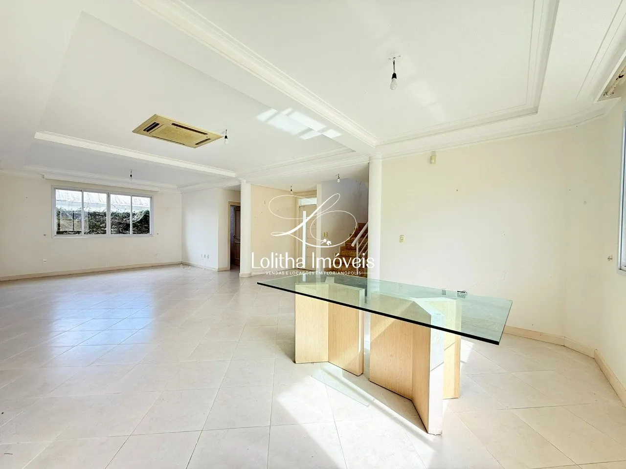 Imagem CASA COM 3 SUÍTES À VENDA EM JURERÊ - FLORIANÓPOLIS/SC