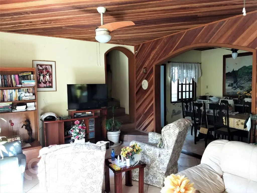 Imagem Casa 4 dormitórios à venda no Bairro Vila Jardim - Porto Alegre