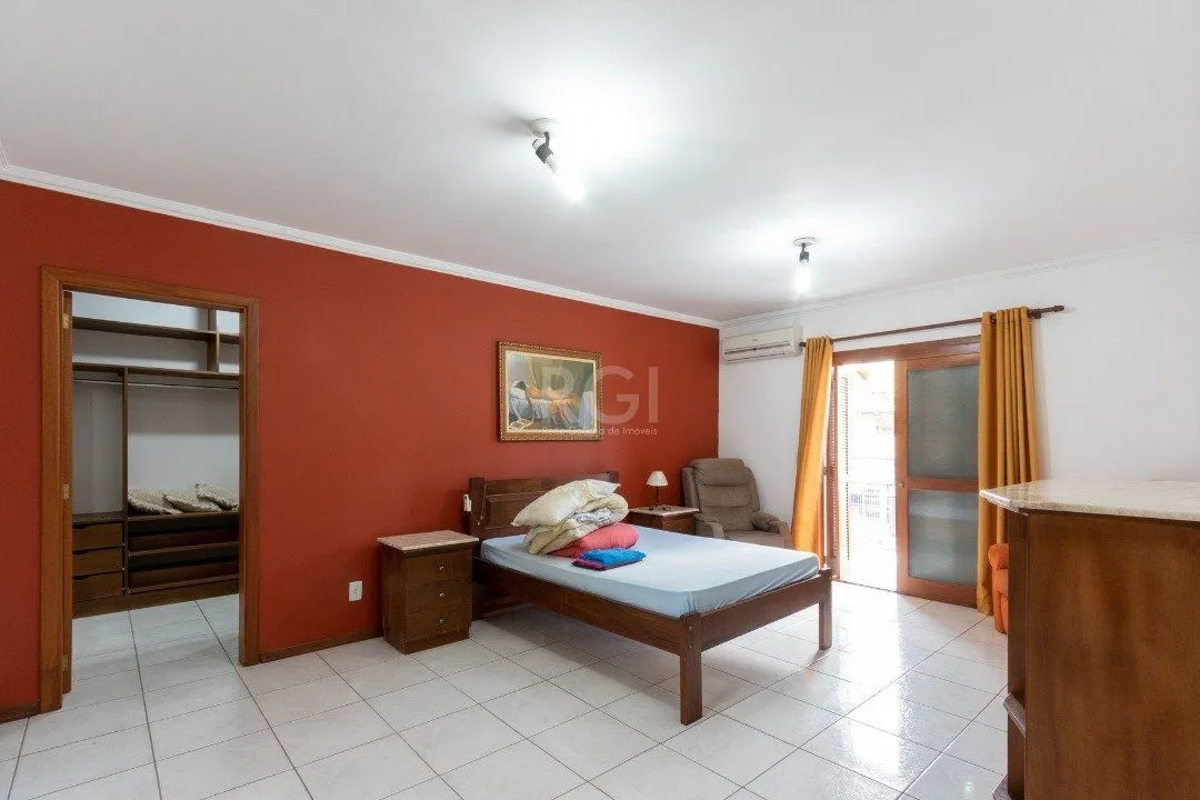Imagem Casa para Venda - 247m², 3 dormitórios, sendo 1 suites, 4 vagas - Vila Nova