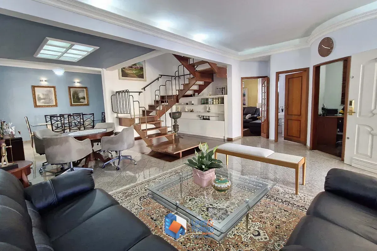 Imagem Sobrado para venda em Tucuruvi com 4 quartos, sendo 3 suítes, 415m²