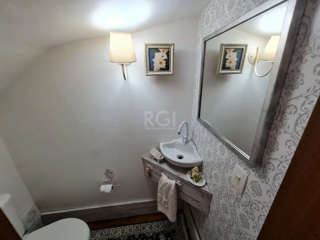 Imagem Casa para Venda - 182m², 3 dormitórios, sendo 3 suites, 2 vagas - Guarujá/ Portal do Guarujá