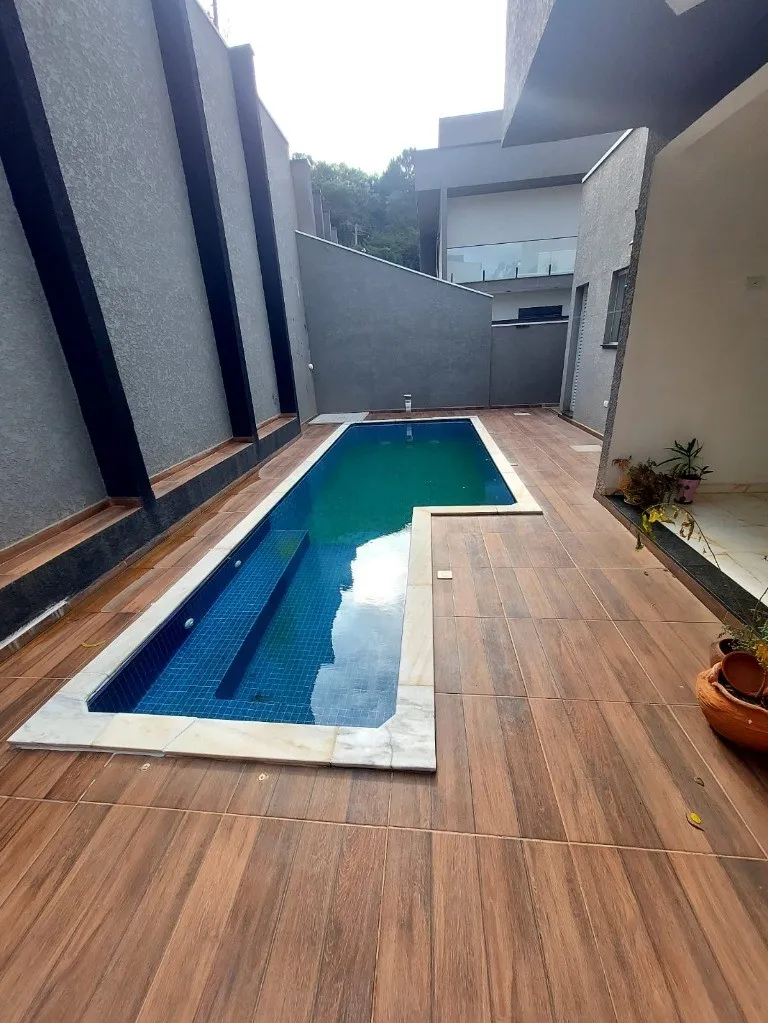 Imagem Condomínio de Luxo em Chácaras Maringá, Atibaia-SP 3 Quartos, 3 Suítes, 4 Vagas 200m²