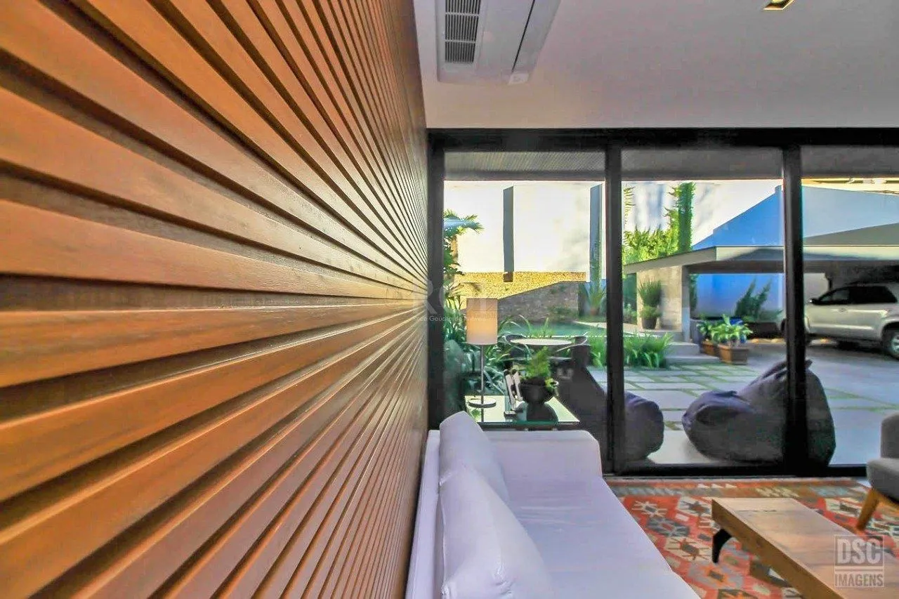 Imagem Casa para Venda - 238m², 3 dormitórios, sendo 3 suites, 6 vagas - Três Figueiras