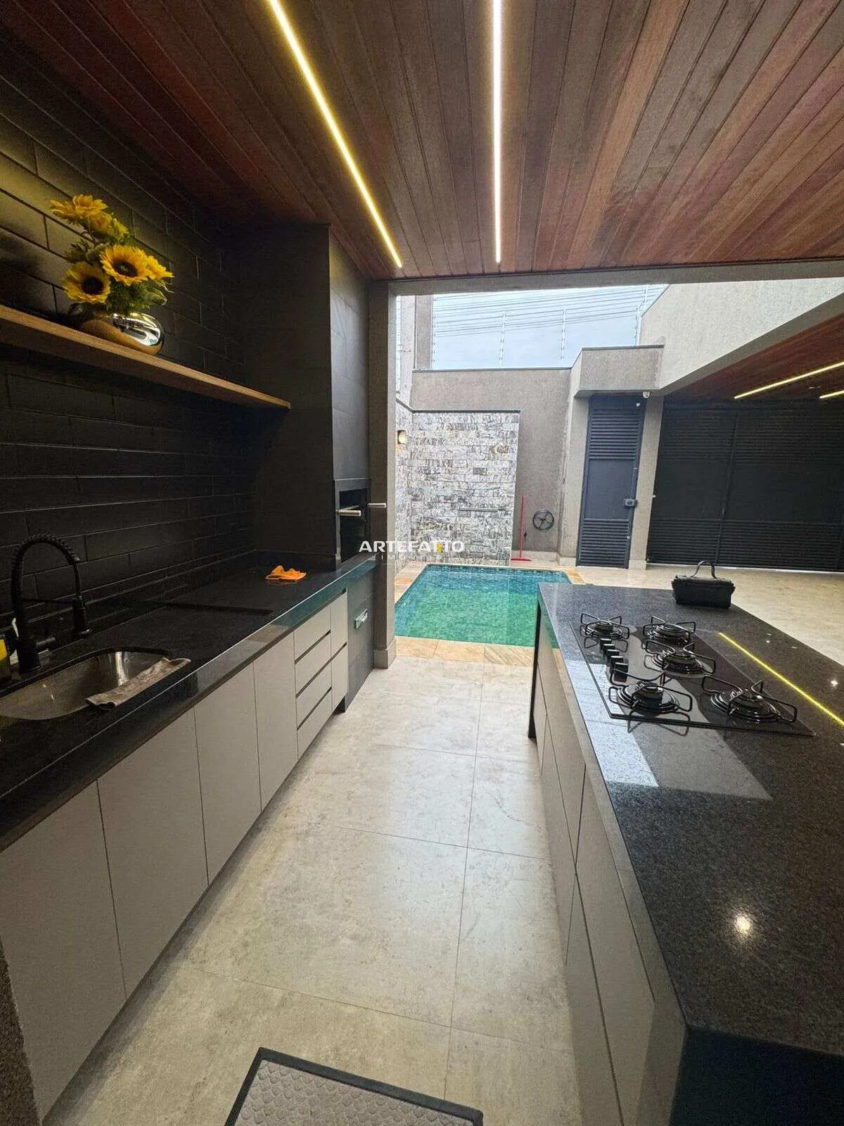 Imagem Linda residência a venda com piscina de porteira fechada no Primo Meneghetti 2