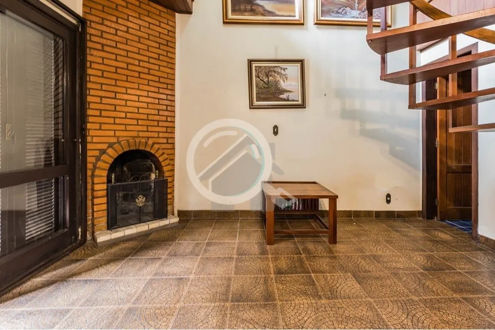 Imagem Descubra seu novo lar nesta magnífica casa à venda situada na tranquila Travessa Kuluene, no bairr...