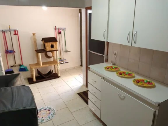 Imagem Casa em área nobre, 3 dormitórios com 1 suíte.