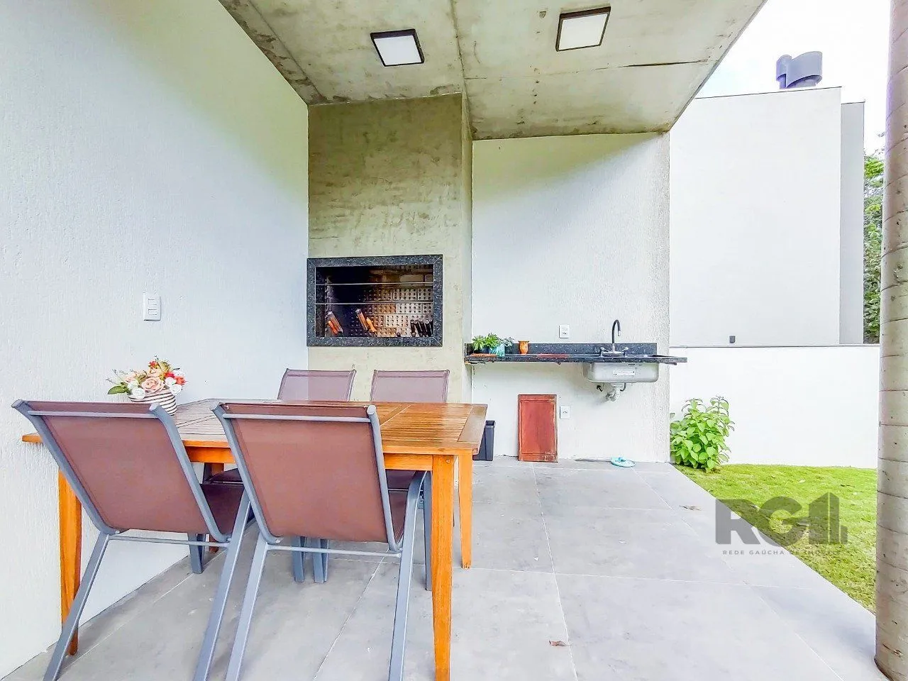 Imagem Casa com 284m² - em terreno de 566m² - Alphaville Porto Alegre