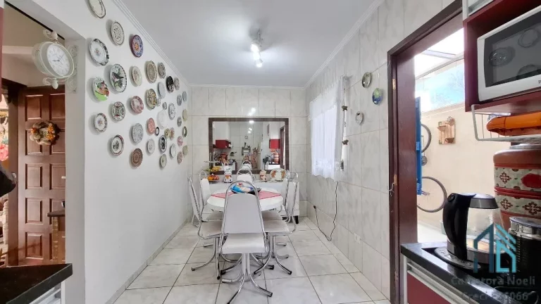 Imagem Sobrado 04 c/suíte, ótimo espaço nos fundos e frente, no Santa Cândida/Boa Vista em Curitiba PR